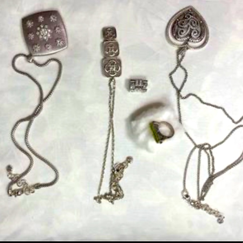 Ladies necklace- silver tone